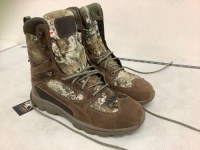 Mens Boots, Size 9D, Appears New