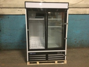 Central Exclusive 69K-122 Sliding Glass Door Merchandiser Refrigerator. Untested (No Plug)