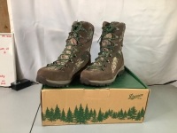 Danner Women's Wayfinder Boots, 10, Appears New