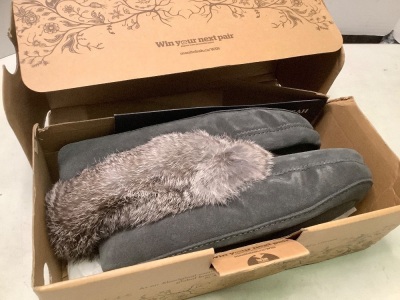 Manitobah Fur Trim Suede Moccasion, Size, L9, Appears New