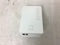 WiFi Network Extender, New, Powers Up