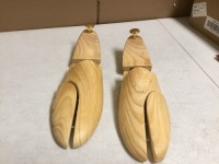 (1) Pair of Wodden&nbsp;Professional Adjustable Wooden&nbsp;Shoes Stretchers. Appear New.&nbsp;