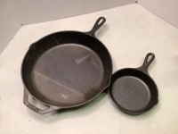 Lot of (2) Iron Skillet, Ecommerce Return