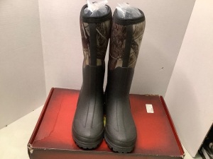 SHE Camo Utility Rubber Boots, Men's 9, Ecommerce Return