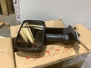 Set of Towing Mirrors for 99-06 Chevrolet Silverado 