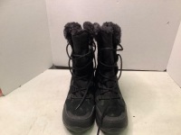 Columbia Women's Boots, 11, Ecommerce Return, Dirty