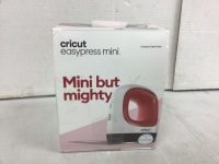 Cricut Easypress Mini, Powers Up, Appears New