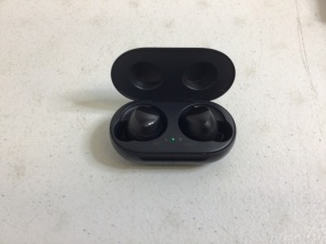 Wireless Earbuds, Powers Up, E-Commerce Return