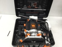 15-Amp Variable Speed Plunge Woodworking Router Kit with Carrying Case and Edge Guide,Appears New