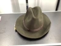 Red Head Men's Hat, Appears New
