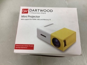 Dartwood Mini Projector, Powers Up, Appears New