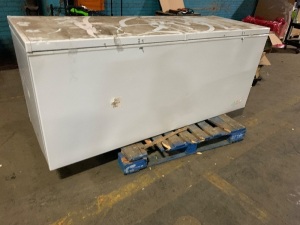 Uniflow UNFL23.6SHC Chest Freezer. Does not get cold. For repair or parts