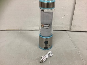 Portable Rechargeable Blender, Powers Up, Appears New