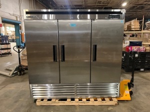 Maxx Cold MCF-72FDHC 81" Triple Door Energy Star Reach-In Freezer, Bottom Mount, Stainless Steel. Does Not Get Cold. For Repair or Parts