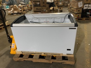 9.96 Cu ft Curved Glass Top Chest Freezer Display. Broken Glass Top. Works