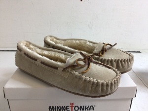 Minnetonka Womens Moccasin Slippers, 8M, Appears New