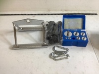 Double Handle LAT Pulldown Set, Appears New