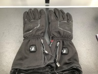 Action Heat 5 Volt Rechargeable Gloves, Powers On, Ecommerce Return