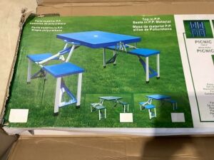 Folding Picnic Table with 4 Seats 