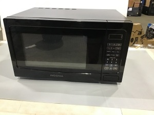 Insignia™ - 0.7 Cu. Ft. Compact Microwave - Black 