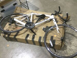 Hiland Road Bike 700c Racing Bike City Commuter Bicycle - Missing Pedals