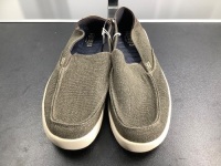 Red Head Men's Canvas Shoes, 8M, Appears New