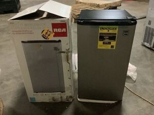 RCA 3.2 Cu Ft Stainless Steel Mini Refrigerator - Dented, Hinges Bent but Door Seals Shut