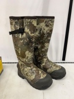 Mens Rubber Boots, 9M, E-Commerce Return, Retail 129.00