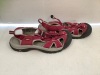 Keen Womens Sandals, 9, E-Commerce Return, Retail 119.99