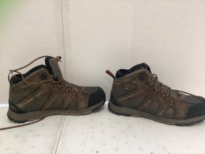 Mens Hiking Boots, 11D, E-Commerce Return, Retail 139.99