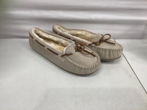 Minnetonka Womens Moccasins, 8, Appears New, Retail 49.95