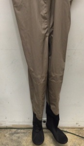 Mens Stockingfoot Waders, MR, E-Commerce Return, Retail 120.00