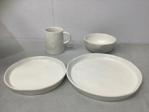 Rugged Dinnerware Set, Appears new