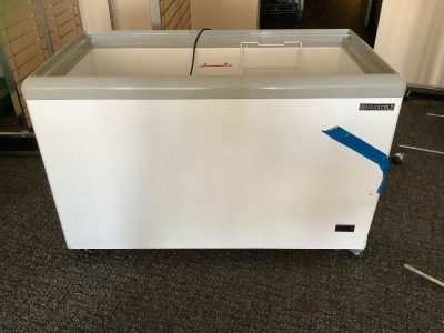 Maxx Cold MXF52F 52" Sliding Glass Top Mobile Ice Cream Display Freezer - 11 Cu. Ft. Salvage, Untested