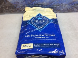 Blue Buffalo Life Protection Formula Natural Adult Dry Dog Food, Chicken and Brown Rice 30 Lb - New 