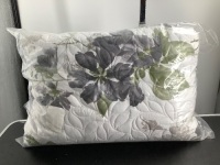 Windowpane Floral Quilt, Appears New