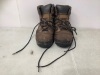 Mens Hiking Shoes, 9D, E-Comm Return, Retail 129.99