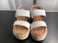 Lakigo Wome's Sandals, 6, Appears New