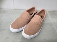 DailyShoes Womens&nbsp;Slip-on Sneakers, 8, Appears new, Retail 39.99