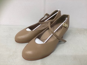 Capezio Womens Dance Shoes, 7W, Appears new, Retail 47.00