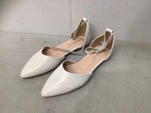 MUSSHOE Womens Pointed Toe Flats, 8, Appears New, Retail 39.99