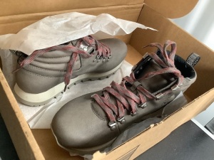 Merrell Women's Boots, 9.5, Appears New