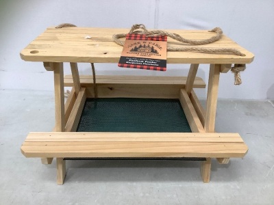 Picnic Table Platform Feeder, Appears new