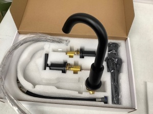 Kitchen Faucet, Appears new