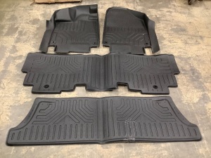 Auto Floor Mats, Appears New