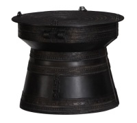Pottery Barn, Frog Drum Table, Wide 20.5' HLike New, Retail - &nbsp;$649