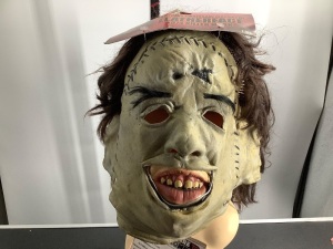 Leatherface 1974 Killer Mask, Missing Strings, Ecommerce Return