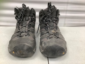 Mens Boots, Size 10.5M, E-Comm Return