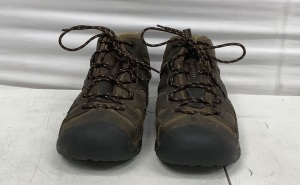 Mens Waterproof Hiking Boots, Size 9.5