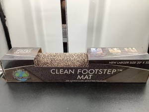 Clean Footstep Mat, 20"x32", Appears New